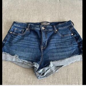 Torrid Denim Feel The Fit Cut Off Festival Bohemian Shorts Size 16